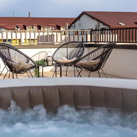 Апартаменти Skylark - Cairo Penthouse Cu Jacuzzi Si La Munte *