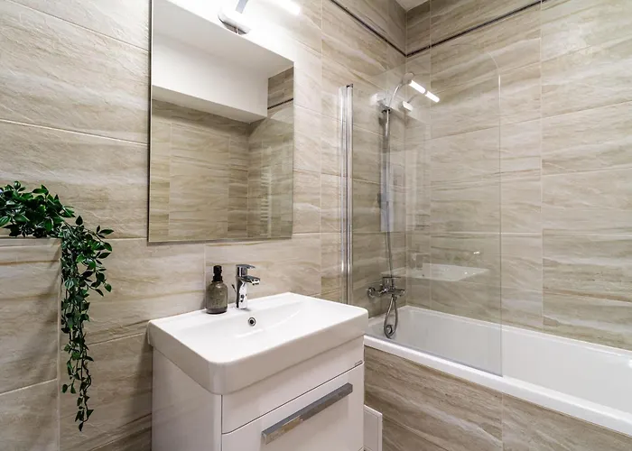 Lejlighed Skylark - Cairo Penthouse Cu Jacuzzi Si La Munte Braşov